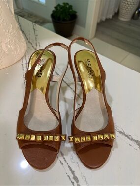 Michael Kors Livvy Cognac Leather Slingback Heels with Gold Stud Accents size 7